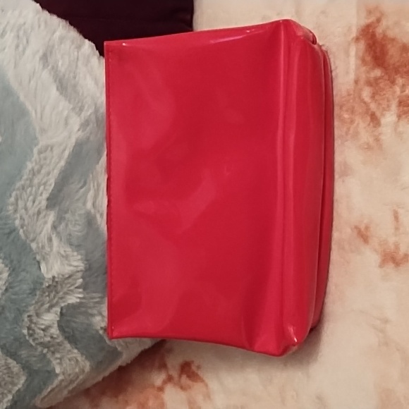 YSL Beaute 💋 Cosmetic Case w/ Lip Charm - Picture 5 of 10